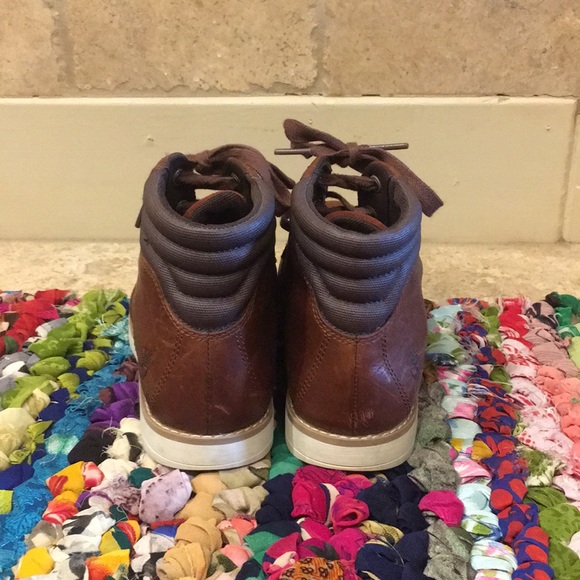 Shoes - Picture 3 of 4